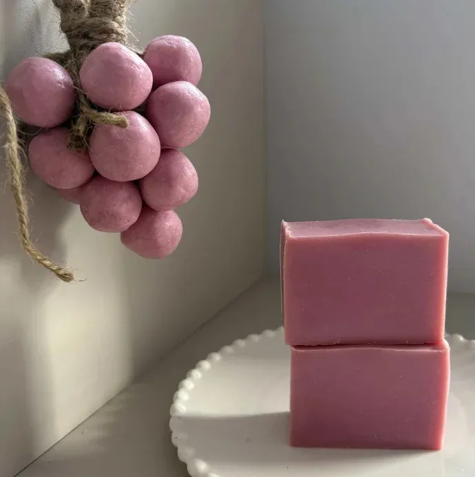 Yilan Bailu Grape Soap Kit - Package Front View