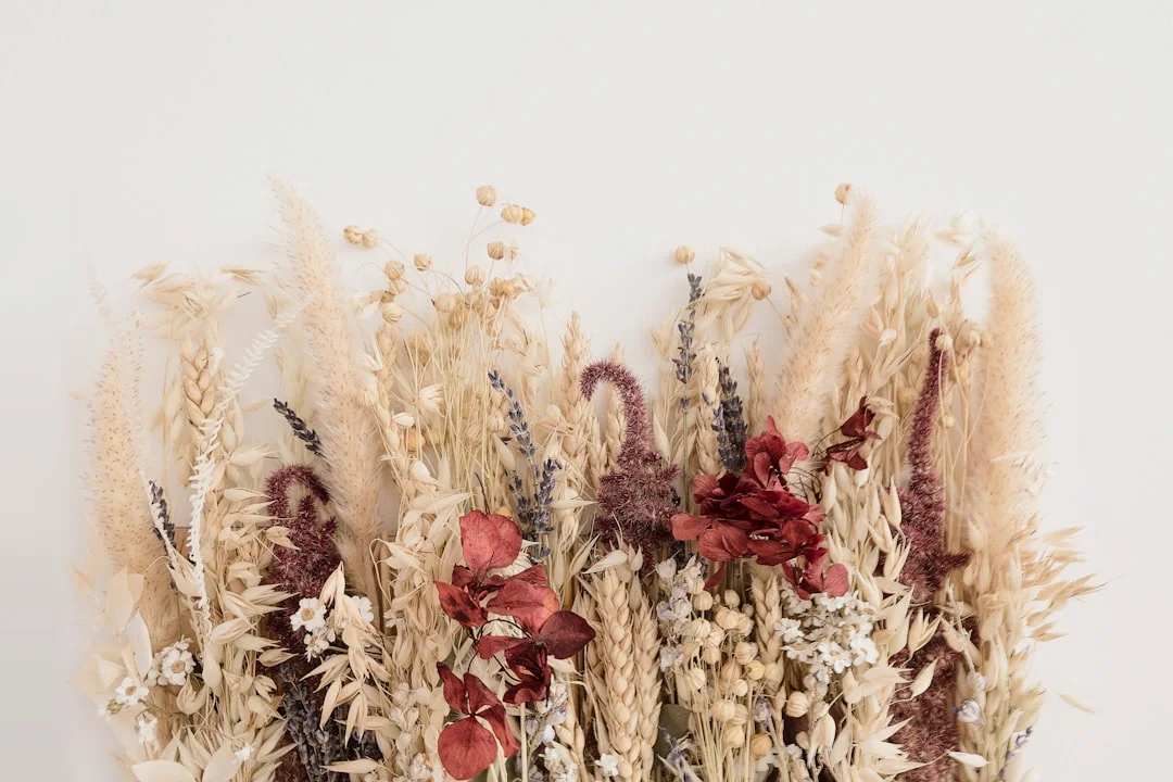 Dried Flowers vs Fresh Flowers: Which Wedding Favor Craft Kit Lasts Longer?